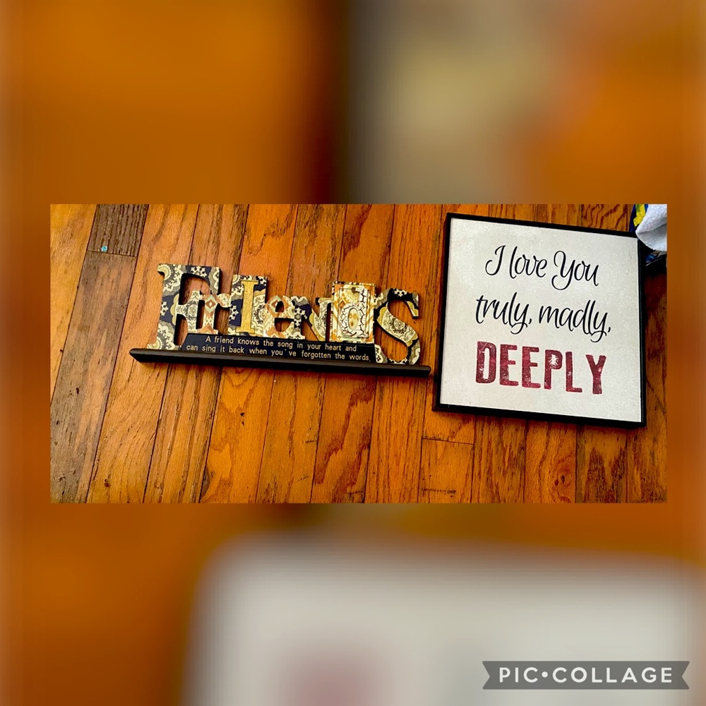 Friends Wall Decor Set - Black and White